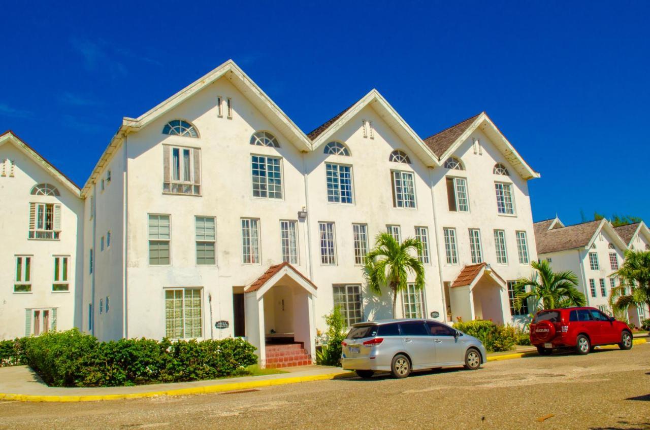 Marriott Seacastles E22, Montego Bayアパートホテル エクステリア 写真